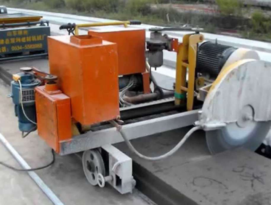 Tile & Slab Cutting Machine